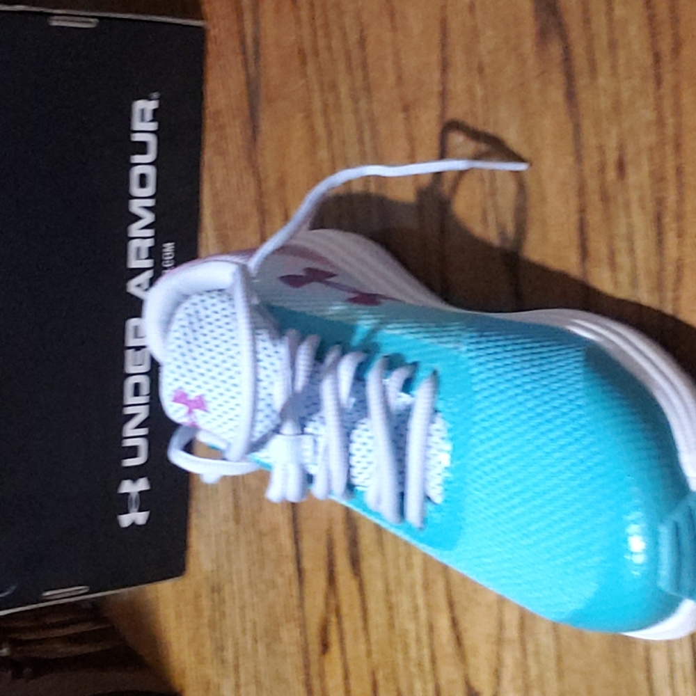 UNDER ARMOUR Surge RN Prism size 6.5Y